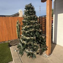 Free Fake 7.5 Christmas Tree