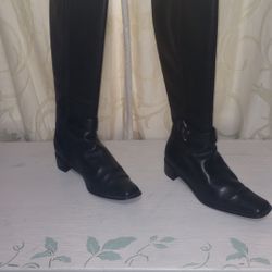 WOMAN’S BOOTS SIZE 8.5