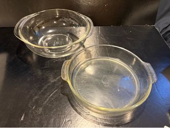 Vintage PYREX Clear Glass 8” Cake Round and 2 Quart Casserole Baking Dish