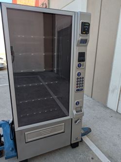 🔵 Crane National 448D Glass Front COMBO Vending Machine — Turn Key & Ready!