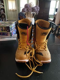Nike SB Kaiju boots size 9