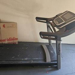 NordicTrack c1100i Treadmill
