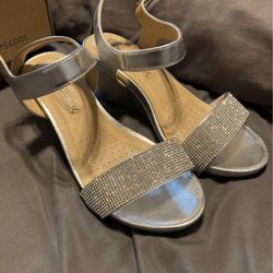 Size 7 W Heels