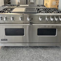VIKING STAINLESS STEEL 60” WIDE ALL GAS DOUBLE OVEN RANGE 