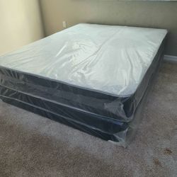 NEW QUEEN-SIZE MATTRESS AND BOX SPRING 💤
