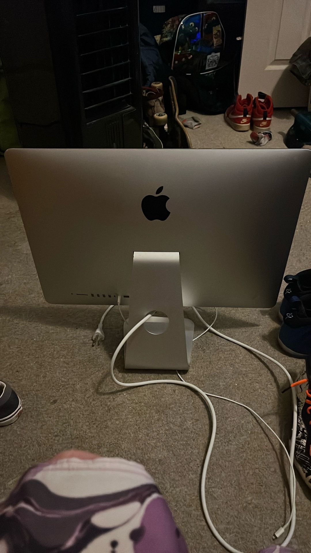 21.5 inch iMac desktop computer. Best use for parts to create the computer you desire.