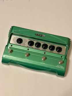 Line 6 DL4 delay and looper sampler