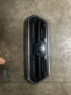 2019 toyota tacoma grill