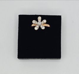 18KT Diamond Flower Ring