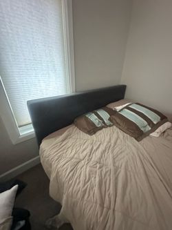 King sized bed with zinus mattress