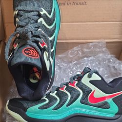 Nike Basketball Sneakers Dark Green Teal Red