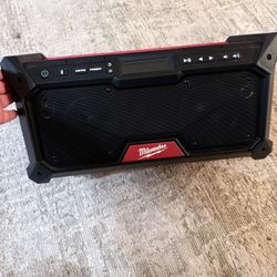 Milwaukee Speaker Box 