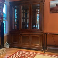 China Cabinet In Mint Condition