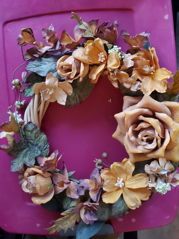 Lively Glass Rose Wreath