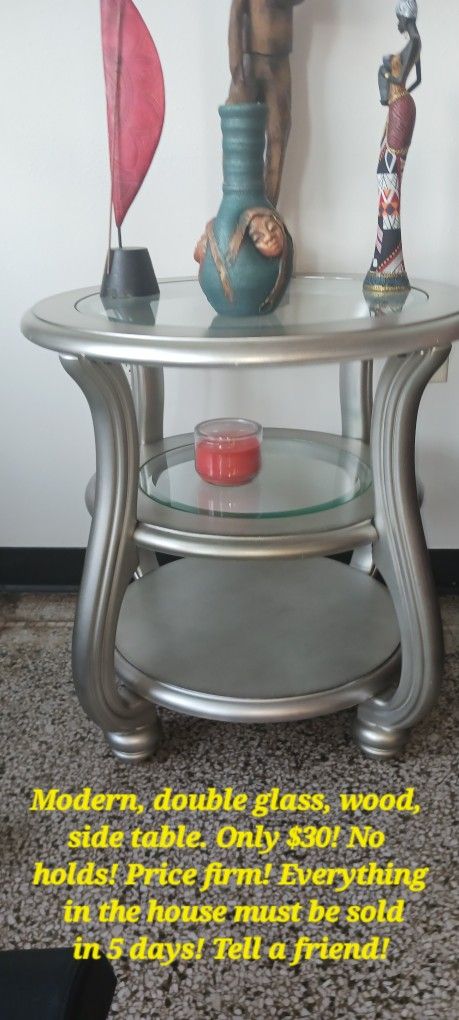 Silver / Gray Modern End / Side Table with 2 Glasses. Modern! Super Cute! Read description!