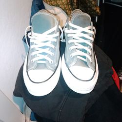 CHUCK TAYLORS- CONVERSE
