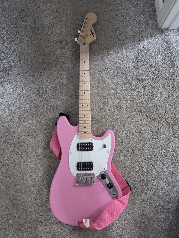 Pink Electric Guitar Squier Mustang