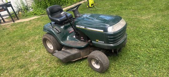Craftsman LT1000 Riding Lawnmower For Parts or Repair