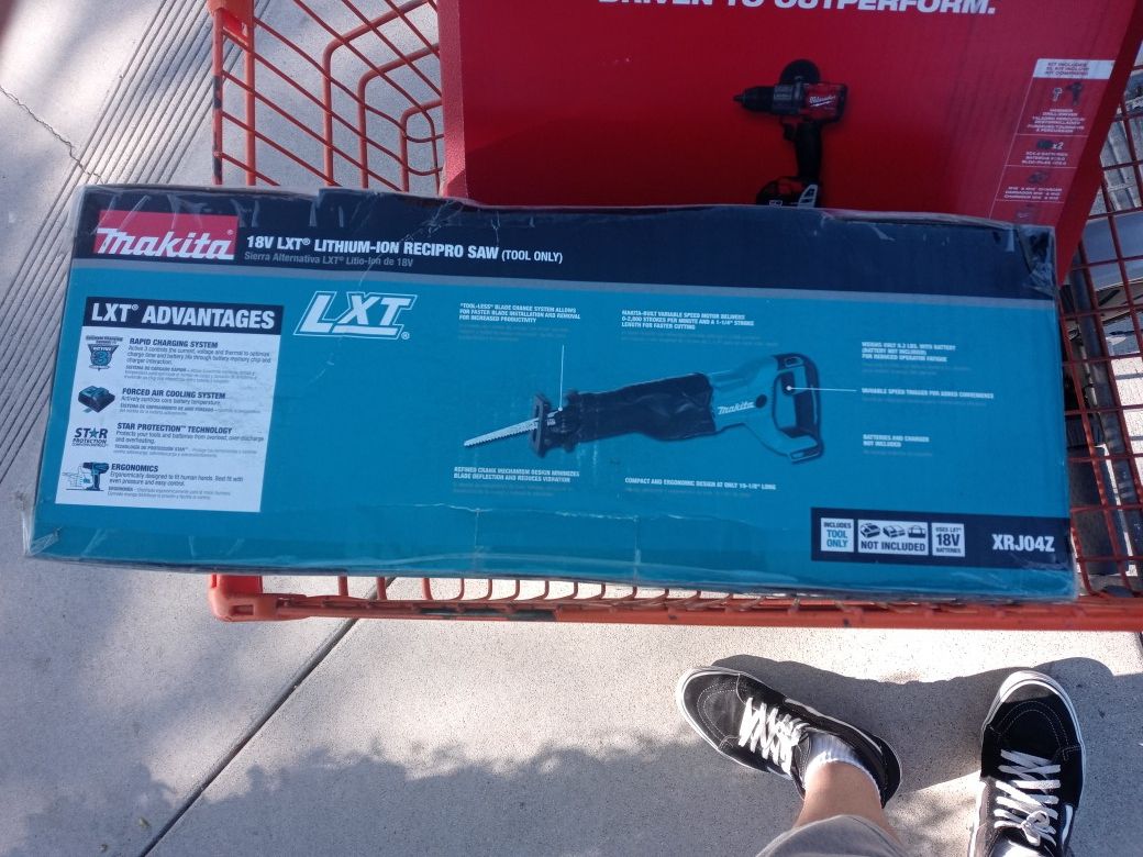 Makita 18v LXT LITHIUM -ION RECIPRO SAW Cost $130  Only Asking For $70  OBO 