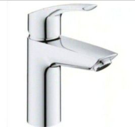 GROHE Eurosmart Single Handle Single Hole Bathroom Faucet in StarLight Chrome Drain Kit Not Included