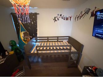 Loft bed fits twin and twin xl