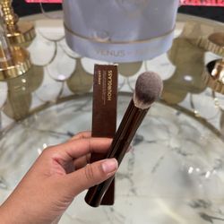Hourglass  Ambient Soft Glow Foundation Brush 🤎