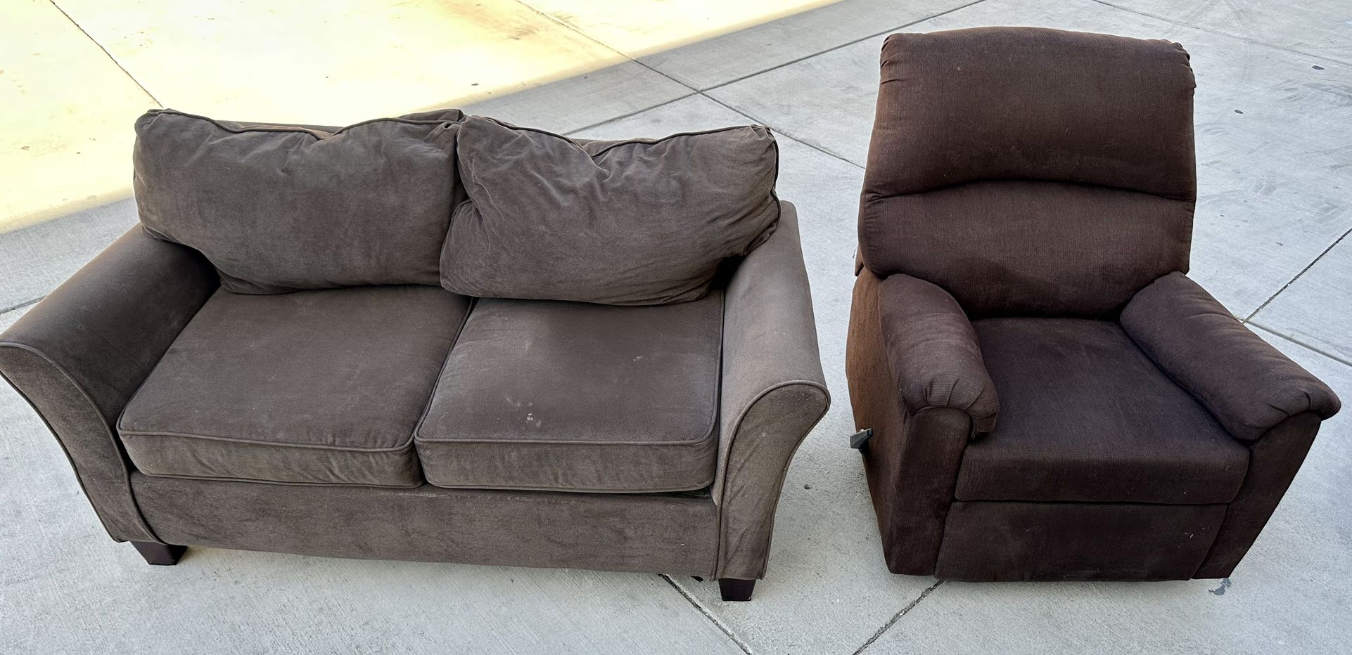 2 Seat Couch And Recliner Set $60