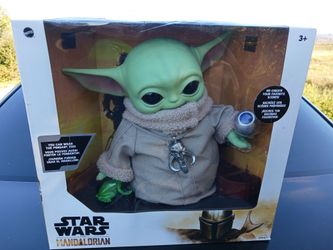 The Star wars mandalorian child baby Yoda with four accessories.