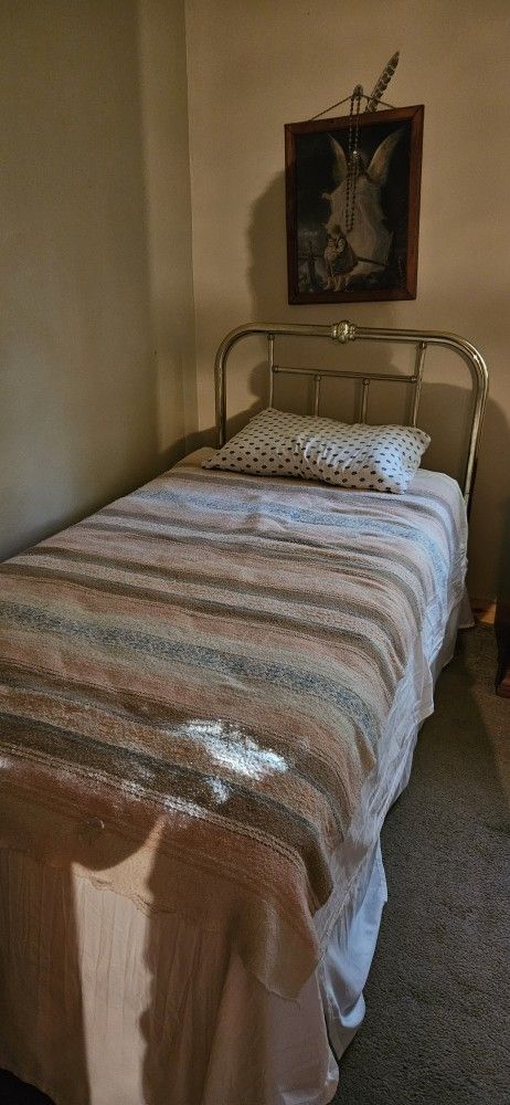 Gold Frame twin Frame