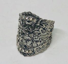 Silver tone filigree ring with rhinestones