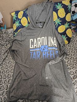 $10 EUC  MEN'S GRAY NORTH CAROLINA HOODIE SHIRT