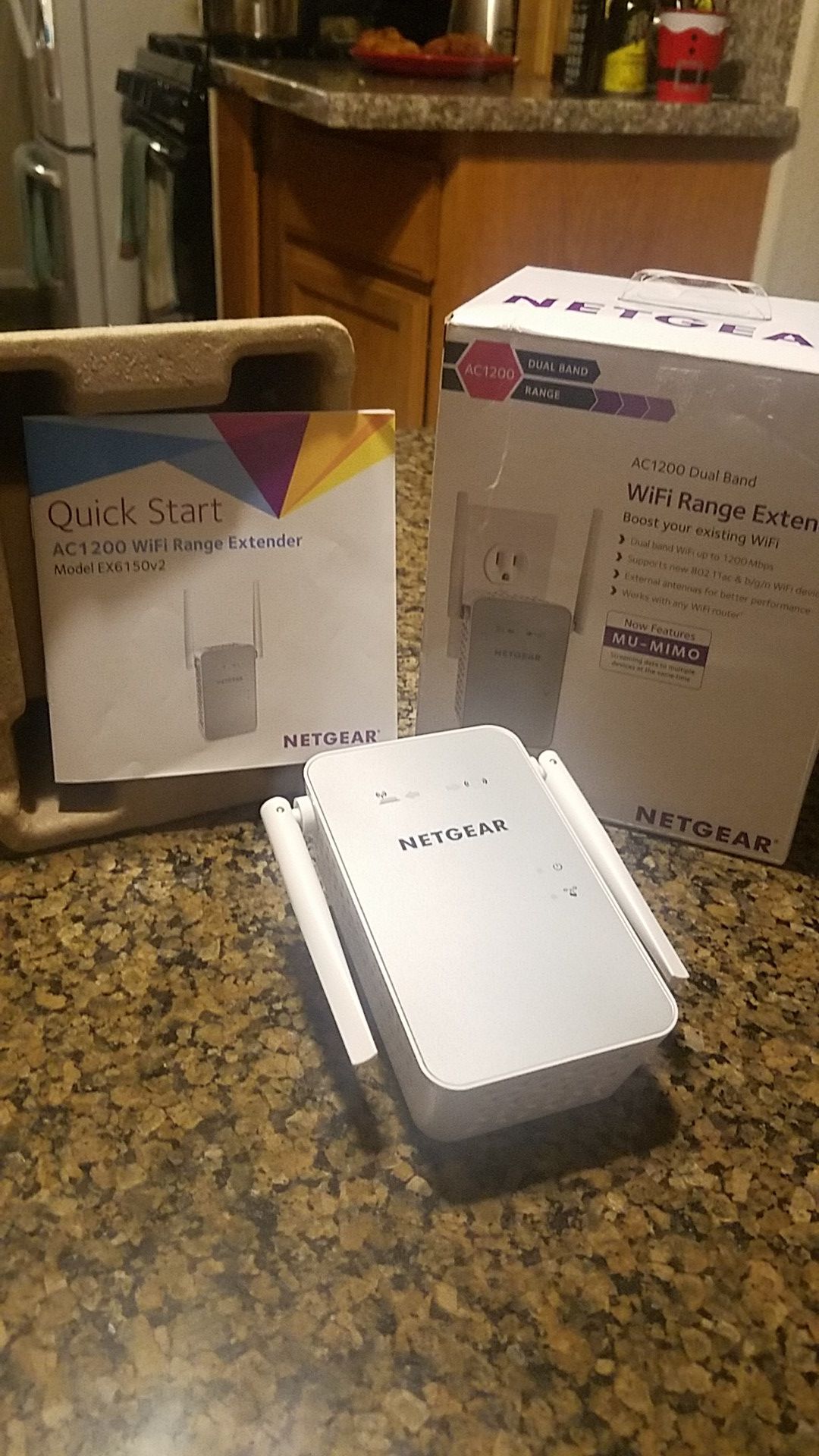 NETGEAR AC1200 WiFi Range Extender EX6150v2