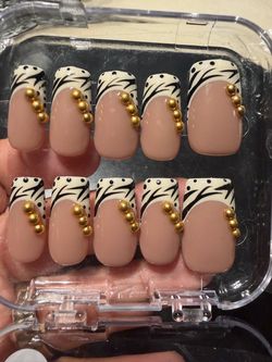 Press on nails