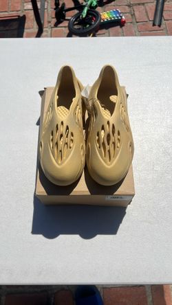 Adidas Yeezy Foam RNNR Desert Sand