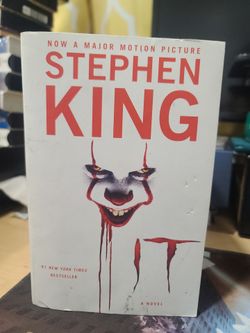Stephen King IT paperback book