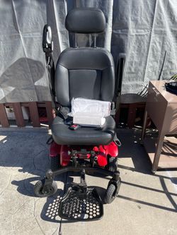 ALMOST NEW ELECTRIC CHAIR SHOPRIDER 6 RUNNER ELECTRIC WITH CHARGER HAVE DUTY POWER WELLCHAIR $1,100