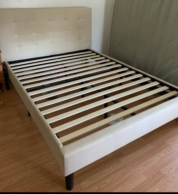 Queen bed frame in excellent condition