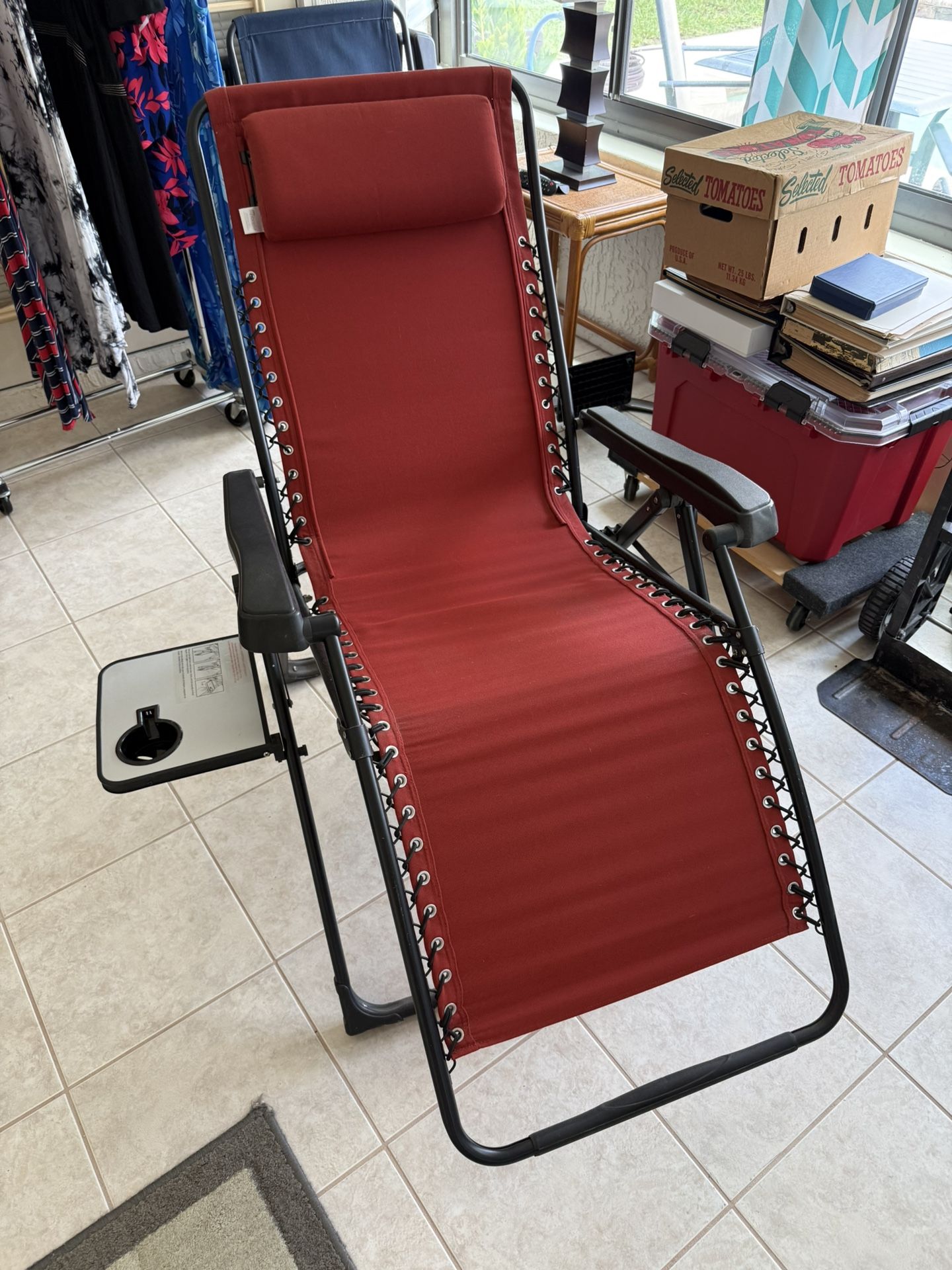 Metal Frame Stationary Zero Gravity Chair with attached Table