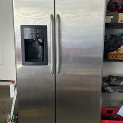 GE SIDE-BY-SIDE REFRIGERATORS With Freezer
