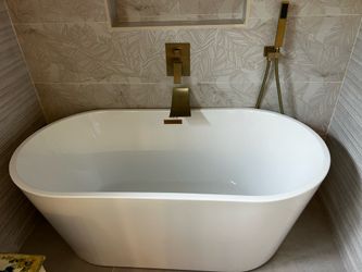 Freestanding tub