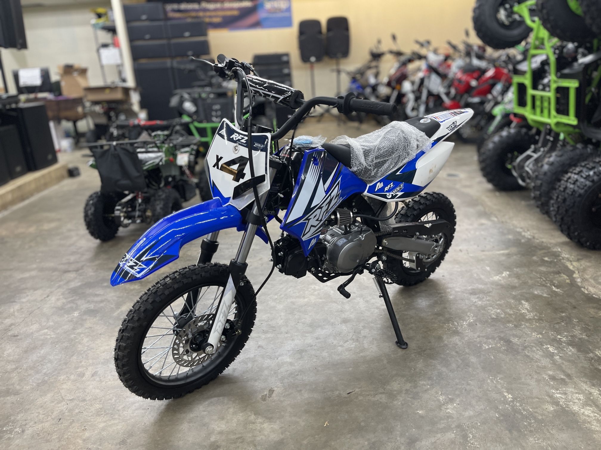 110CC APOLLO DIRT BIKE, SEMI AUTOMATIC MOTOCROSS