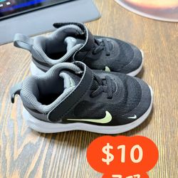 nike toddler shoes