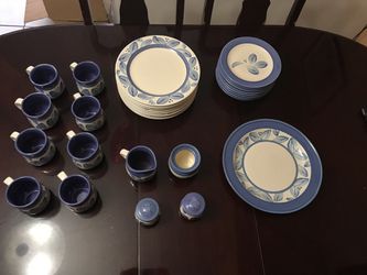 34 piece dinnerware set.