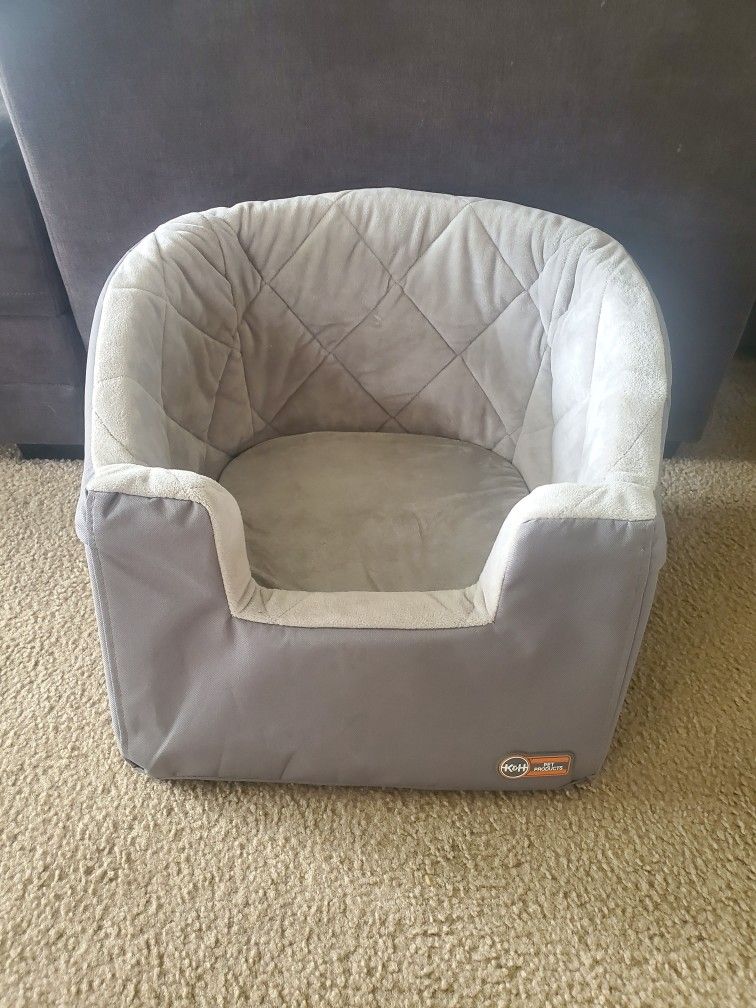 K&H Pet Products Bucket Booster Dog Car Seat with Dog Seat Belt for Car, Washable Small Dog Car