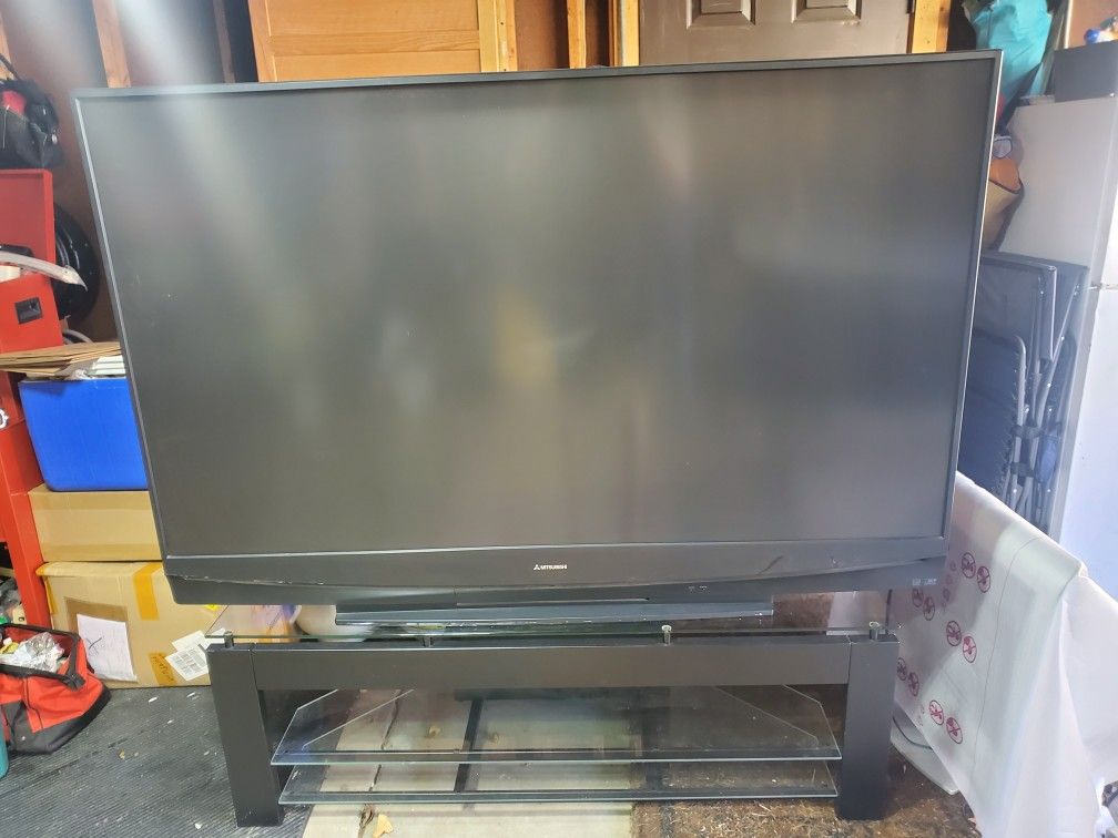 Big Screen. New Bulb. Perfect Picture. $200 Stand Included