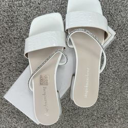 White Block Heel Sandals Croc Strap & Rhinestone Detail Size 35 (US 5- Fits 5.5 Also) 