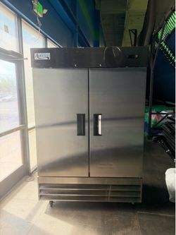 Commercial refrigerator