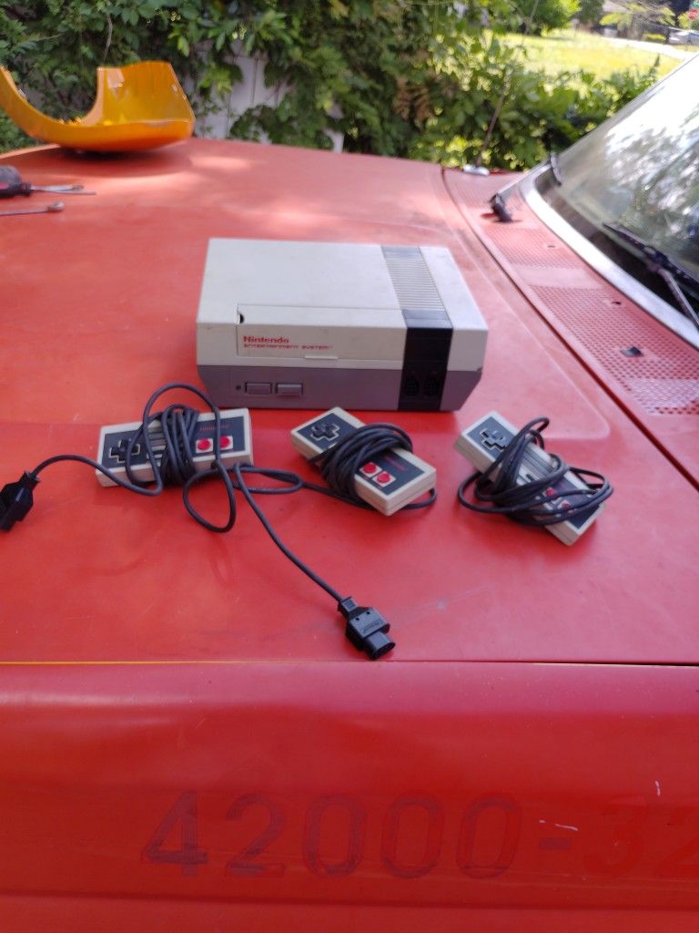 "ORIGINAL NINTENDO WITH 3 CONTROLLERS, NO WIRES"