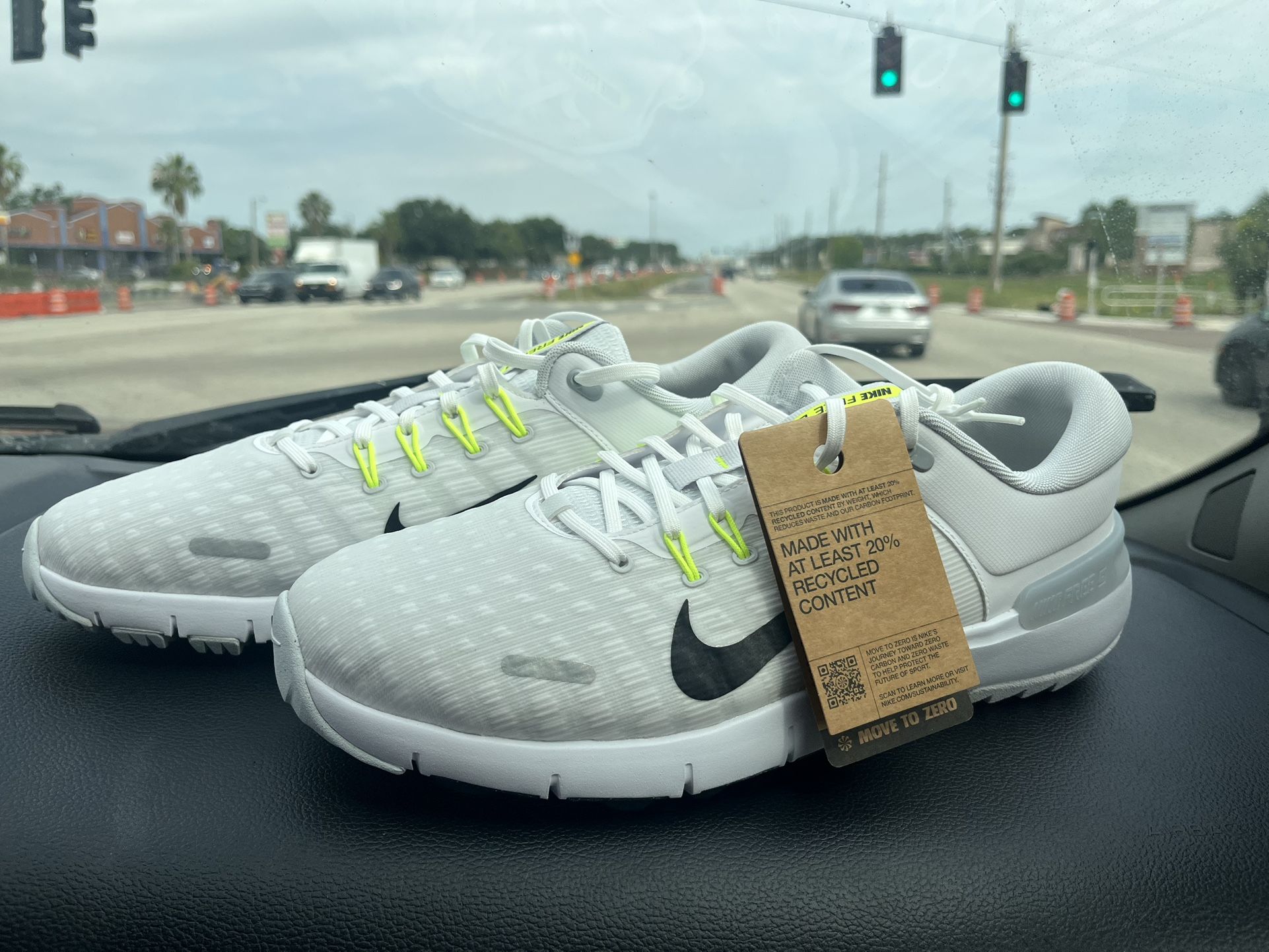 BRAND NEW NIKE GOLF SHOES