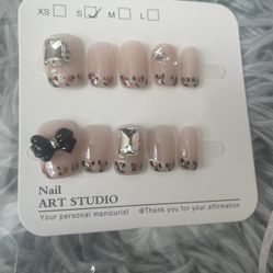 Handcrafted Press On Nails 
